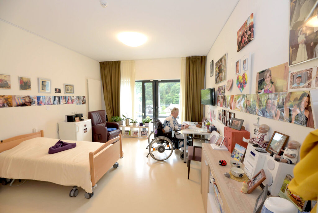 Une résidente dans son intérieur à Vianden