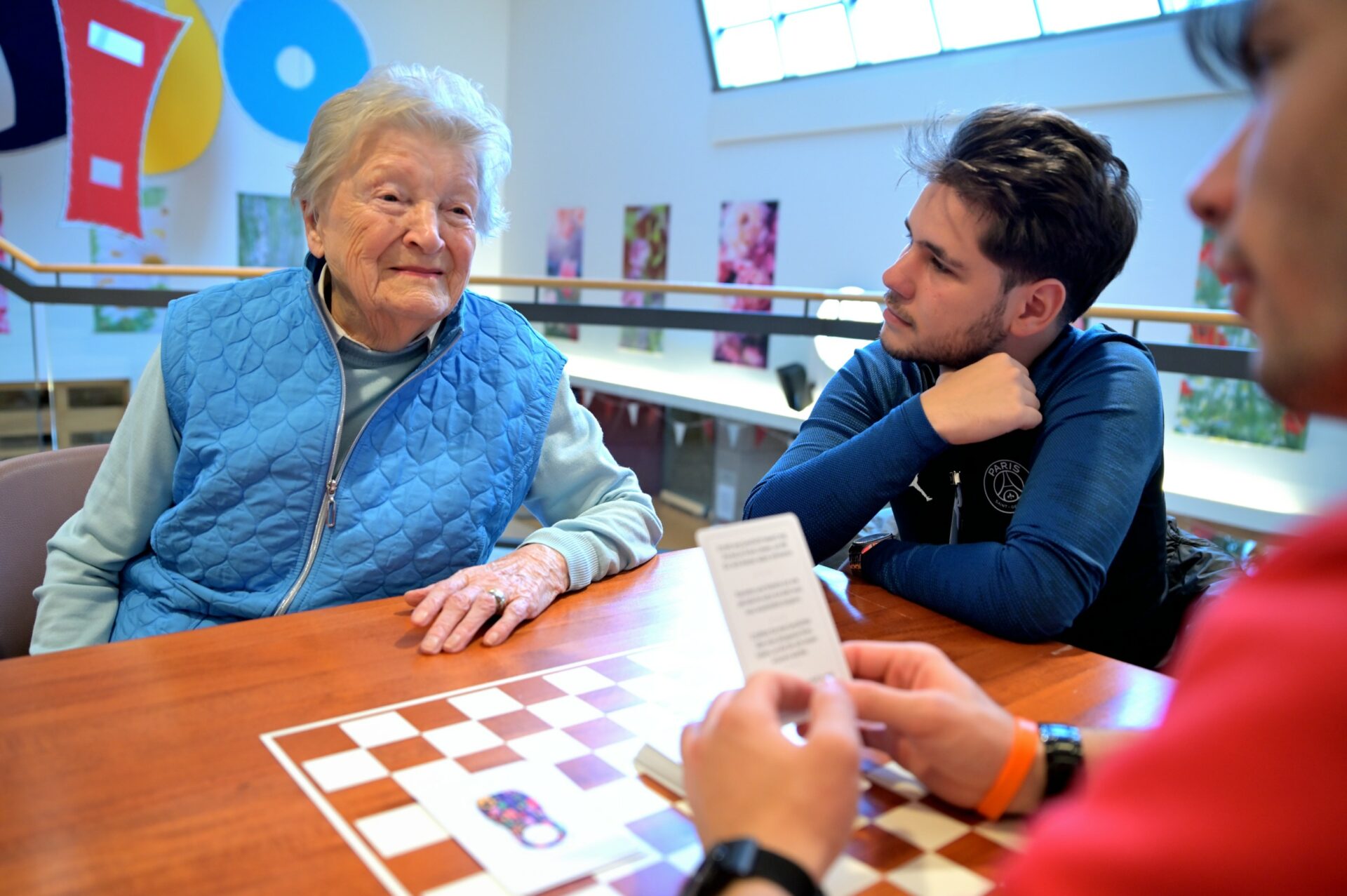 Deux jeunes et une aînée