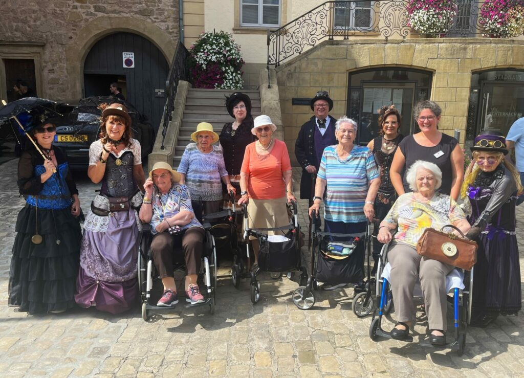 groupe de promeneurs réunis